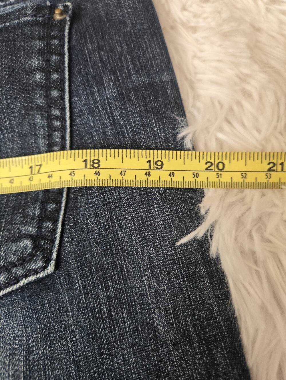 Baccini Dark Indigo Denim Cuffed Cropped Capri Jeans Floral Embroidery Size 12P - Picture 6 of 8